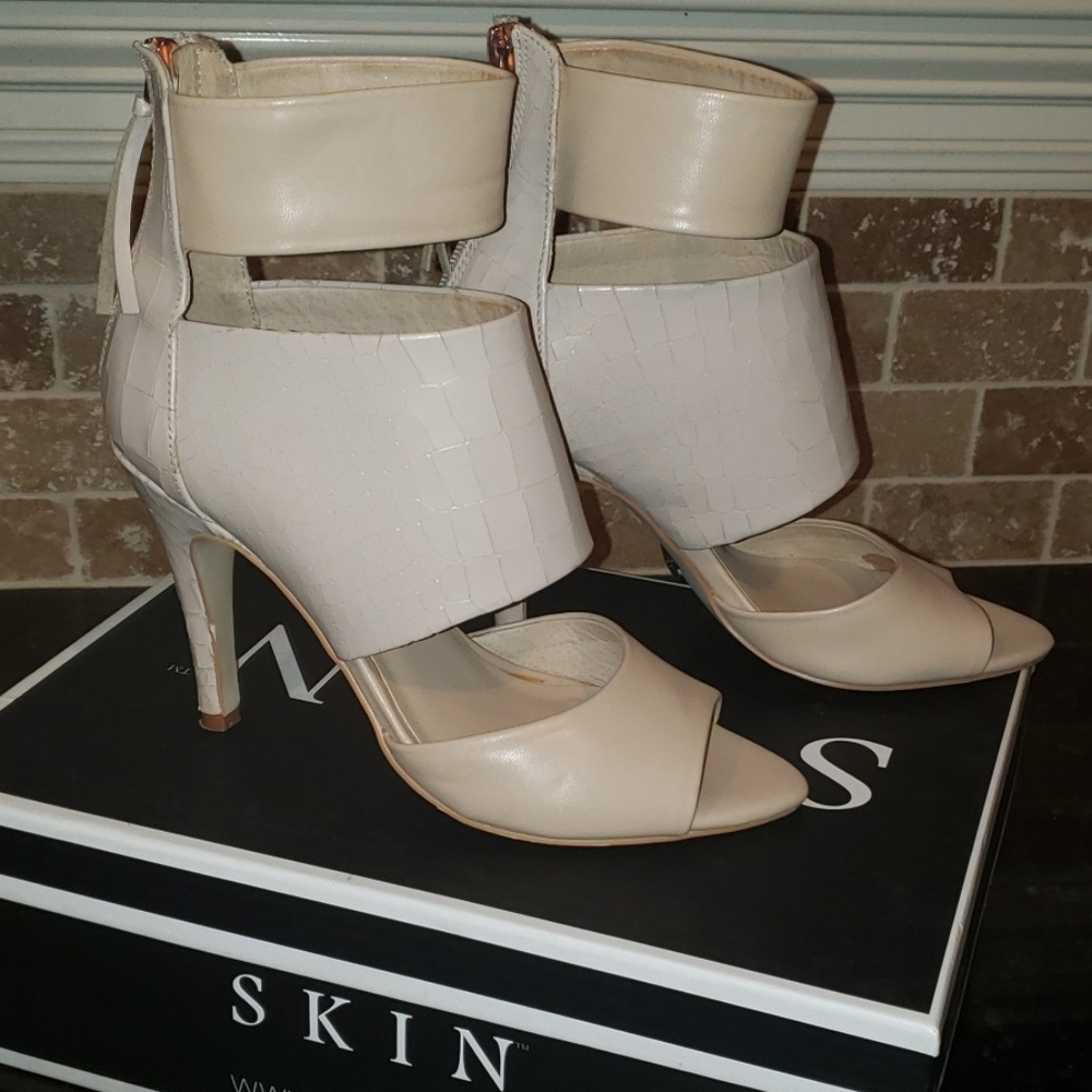 Nude reptile embossed leather pumps